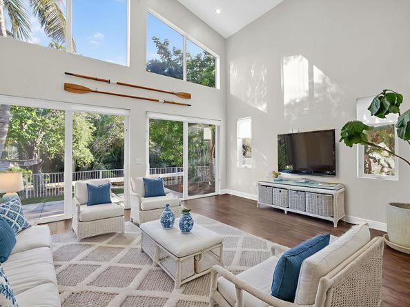 216 SE 10th St, Fort Lauderdale FL 33316