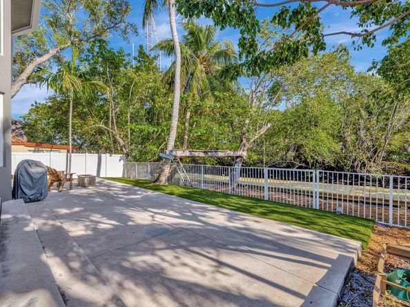 216 SE 10th St, Fort Lauderdale FL 33316