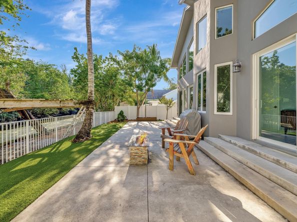 216 SE 10th St, Fort Lauderdale FL 33316