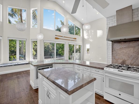 216 SE 10th St, Fort Lauderdale FL 33316