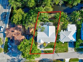 216 SE 10th St, Fort Lauderdale FL 33316