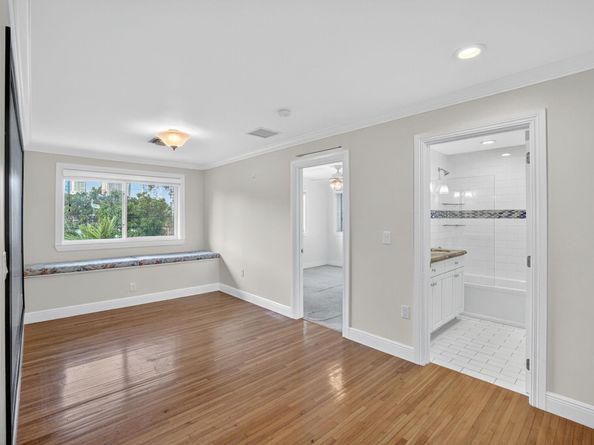 216 SE 10th St, Fort Lauderdale FL 33316