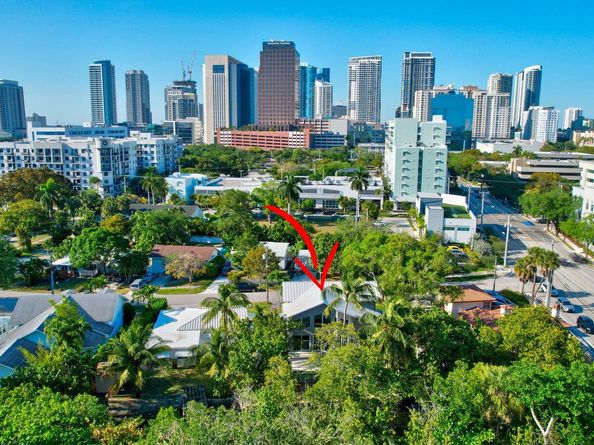 216 SE 10th St, Fort Lauderdale FL 33316