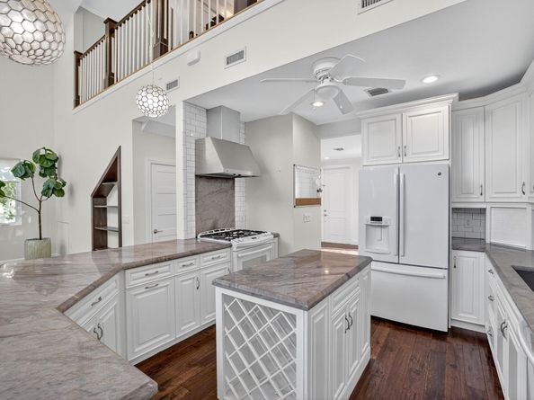 216 SE 10th St, Fort Lauderdale FL 33316