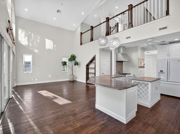 216 SE 10th St, Fort Lauderdale FL 33316