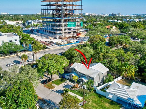216 SE 10th St, Fort Lauderdale FL 33316