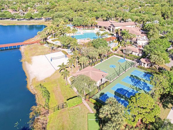 923 Mill Creek Drive, Palm Beach Gardens FL 33410
