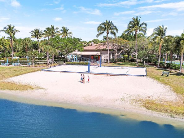 923 Mill Creek Drive, Palm Beach Gardens FL 33410