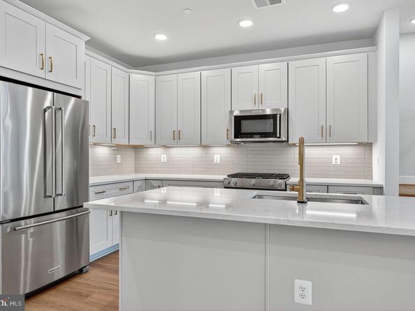 114 Pepperell, Alexandria VA 22304