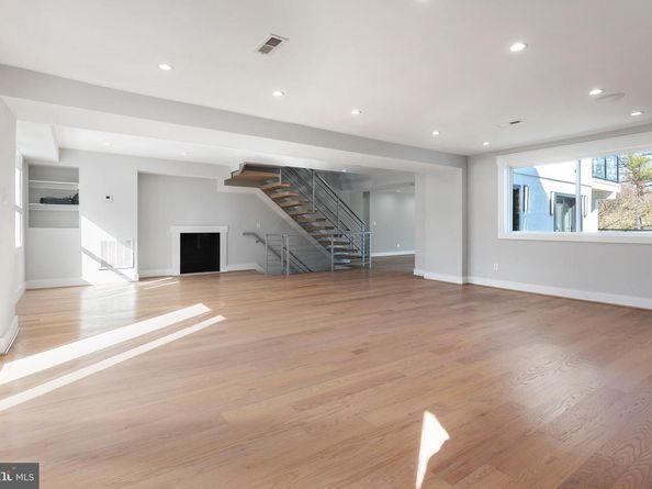 2100 S Pierce Street, Arlington VA 22202