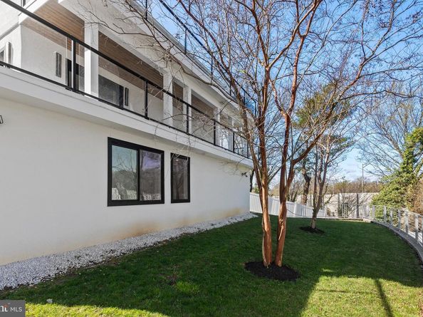 2100 S Pierce Street, Arlington VA 22202
