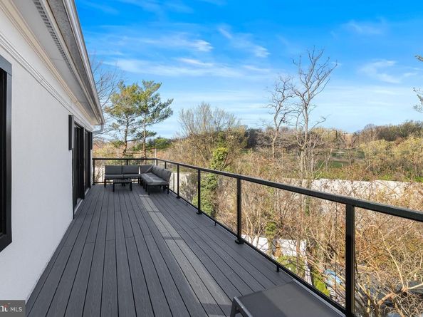 2100 S Pierce Street, Arlington VA 22202