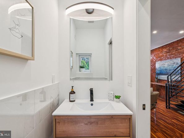 1634 N Dover Street, Philadelphia PA 19121