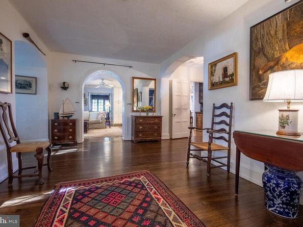 8401 Saint Martins Lane, Philadelphia PA 19118