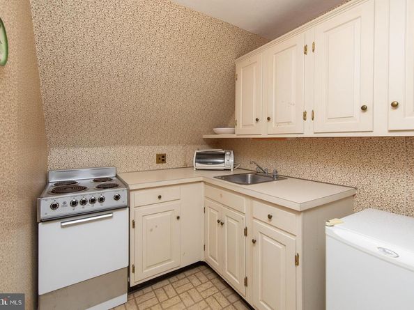 8401 Saint Martins Lane, Philadelphia PA 19118