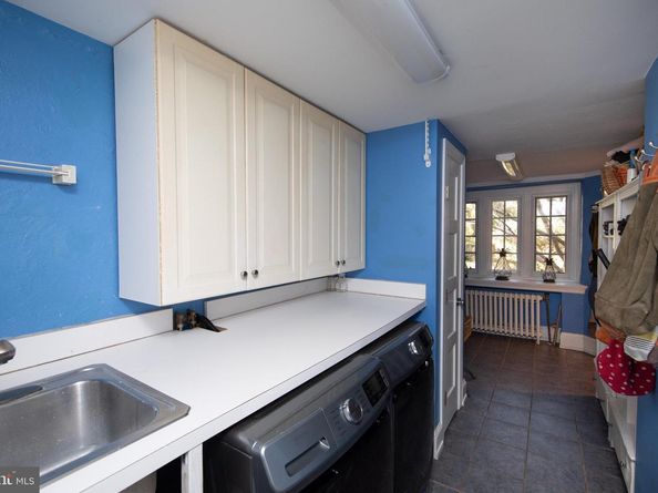 8401 Saint Martins Lane, Philadelphia PA 19118