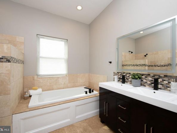 2537 Salmon Street, Philadelphia PA 19125