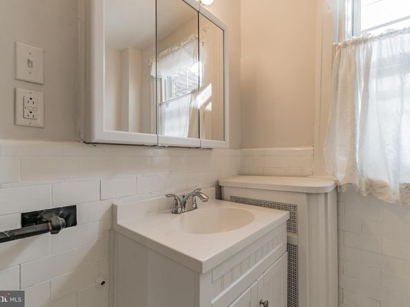 402 Kingsley Street, Philadelphia PA 19128