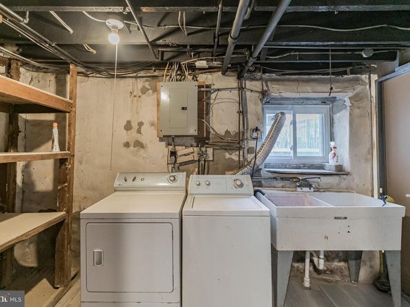 402 Kingsley Street, Philadelphia PA 19128