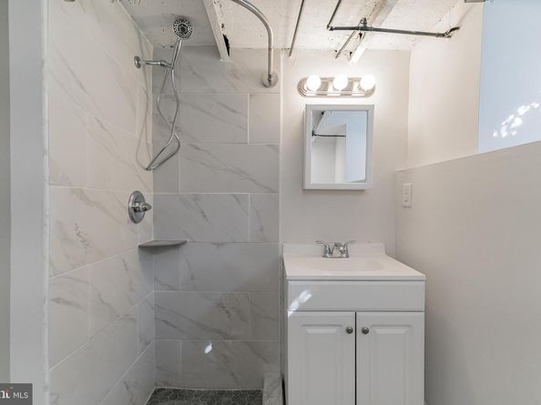 402 Kingsley Street, Philadelphia PA 19128