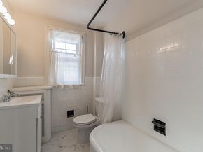 402 Kingsley Street, Philadelphia PA 19128