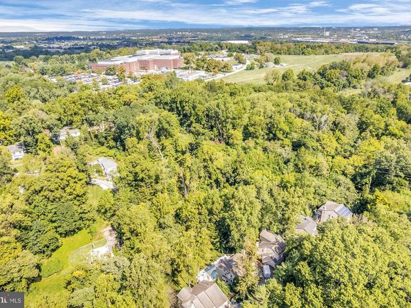 308 Balligomingo Road, Conshohocken PA 19428