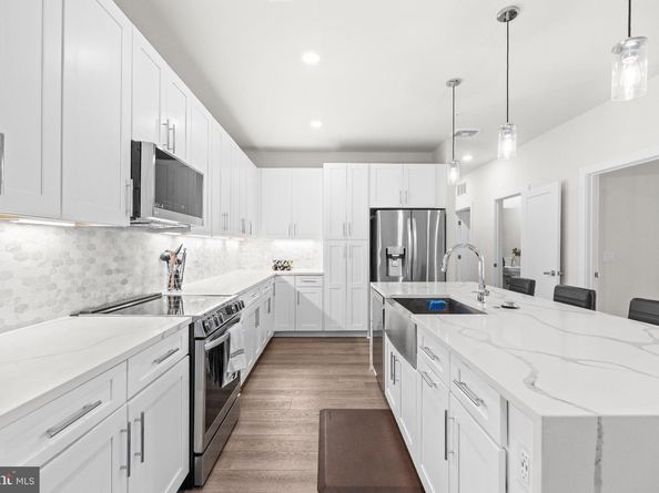1761 Old Meadow Road 215, Mclean VA 22102