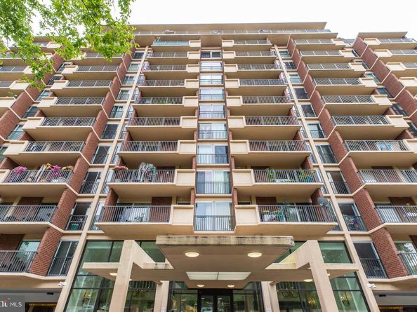 1300 Army Navy Drive 814, Arlington VA 22202