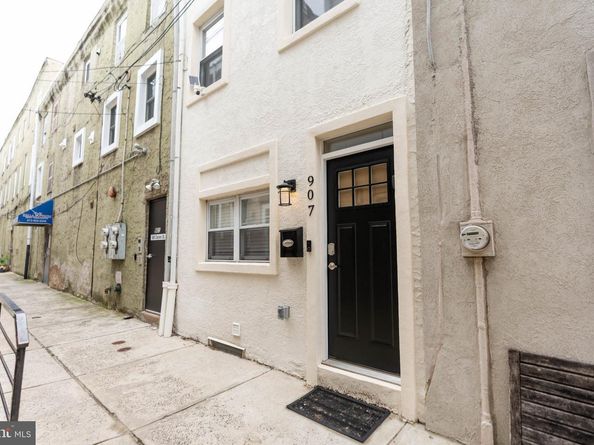 907 S Darien Way, Philadelphia PA 19147