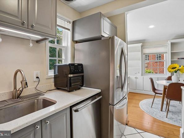 1734 W Abingdon Drive 201, Alexandria VA 22314