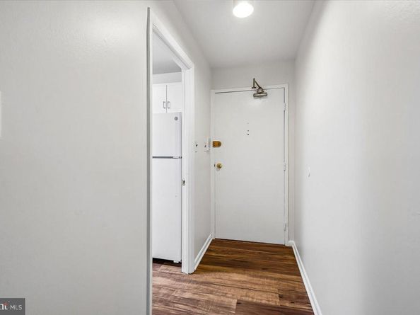 1935 Wilson Lane 304, Mclean VA 22102