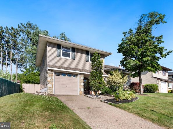 613 Oakfield Lane, Philadelphia PA 19115