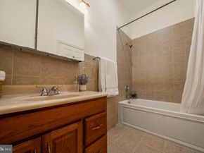 128 South Street 3R, Philadelphia PA 19147