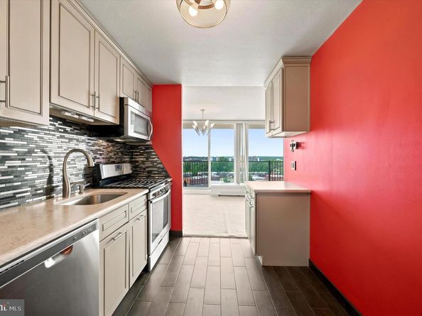 3900 Ford Road 15R, Philadelphia PA 19131