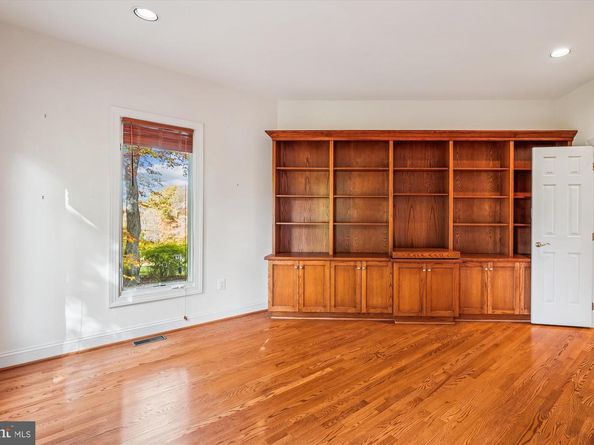 308 Sinegar Place, Potomac Falls VA 20165