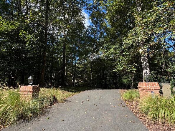 308 Sinegar Place, Potomac Falls VA 20165