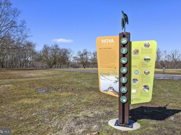 308 Sinegar Place, Potomac Falls VA 20165