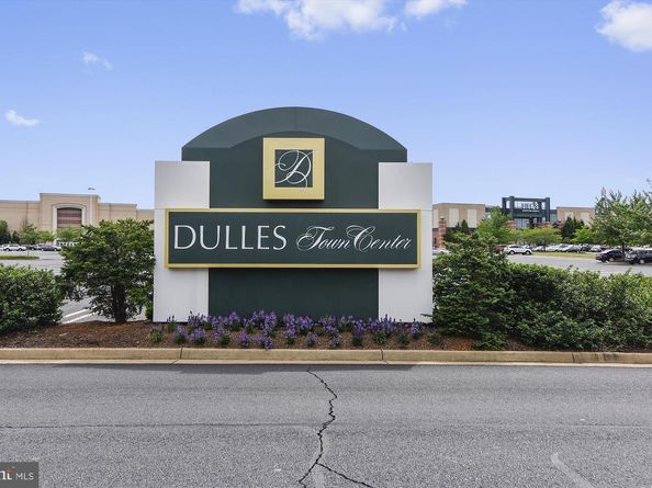 308 Sinegar Place, Potomac Falls VA 20165