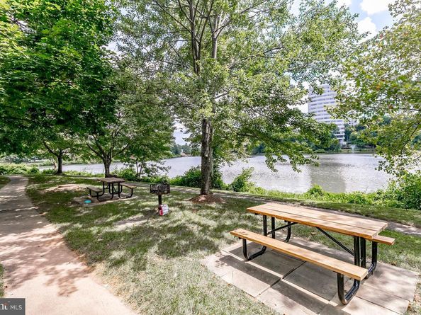 7756 New Providence Drive 16, Falls Church VA 22042