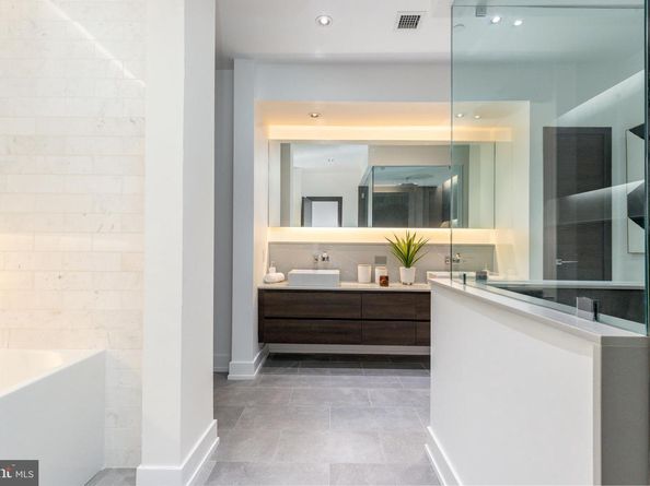 2207 Chestnut Street 2, Philadelphia PA 19103