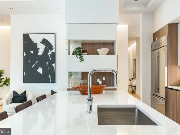 2207 Chestnut Street 2, Philadelphia PA 19103