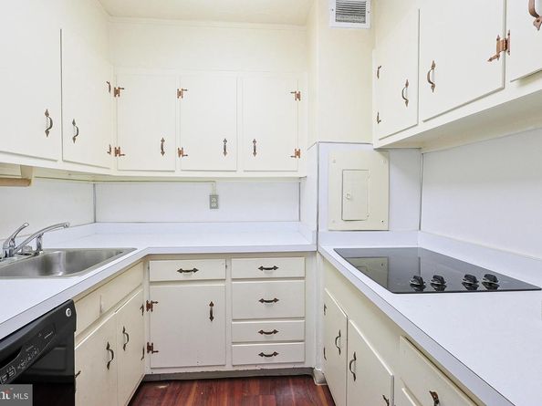 1900 John F Kennedy Boulevard 719, Philadelphia PA 19103
