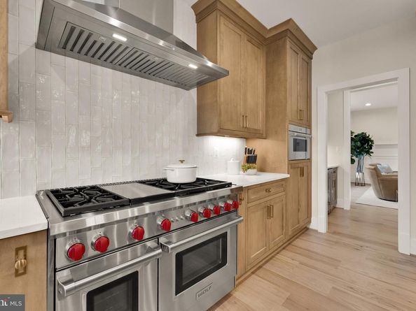 637 21st Street S, Arlington VA 22202