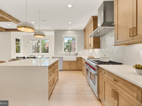 637 21st Street S, Arlington VA 22202