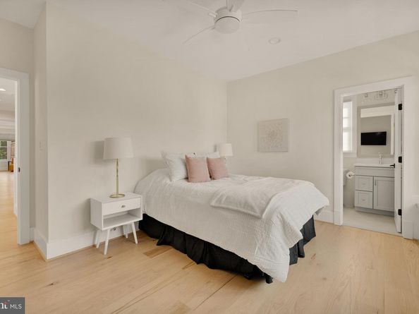 637 21st Street S, Arlington VA 22202