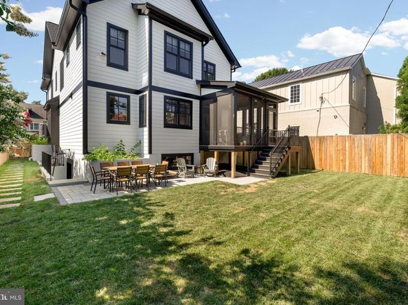 637 21st Street S, Arlington VA 22202