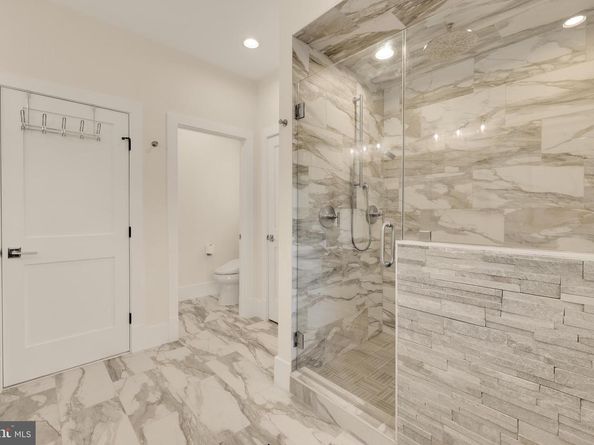 637 21st Street S, Arlington VA 22202