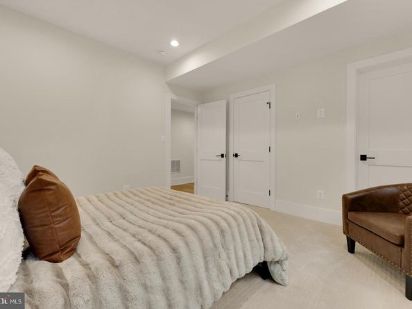 637 21st Street S, Arlington VA 22202