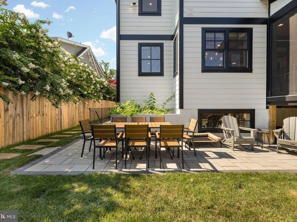 637 21st Street S, Arlington VA 22202