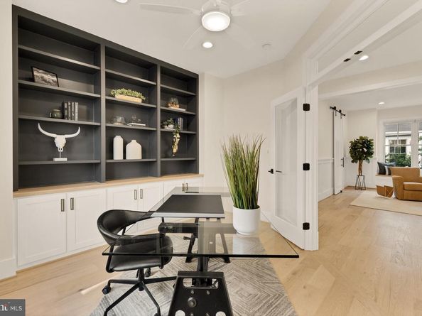 637 21st Street S, Arlington VA 22202